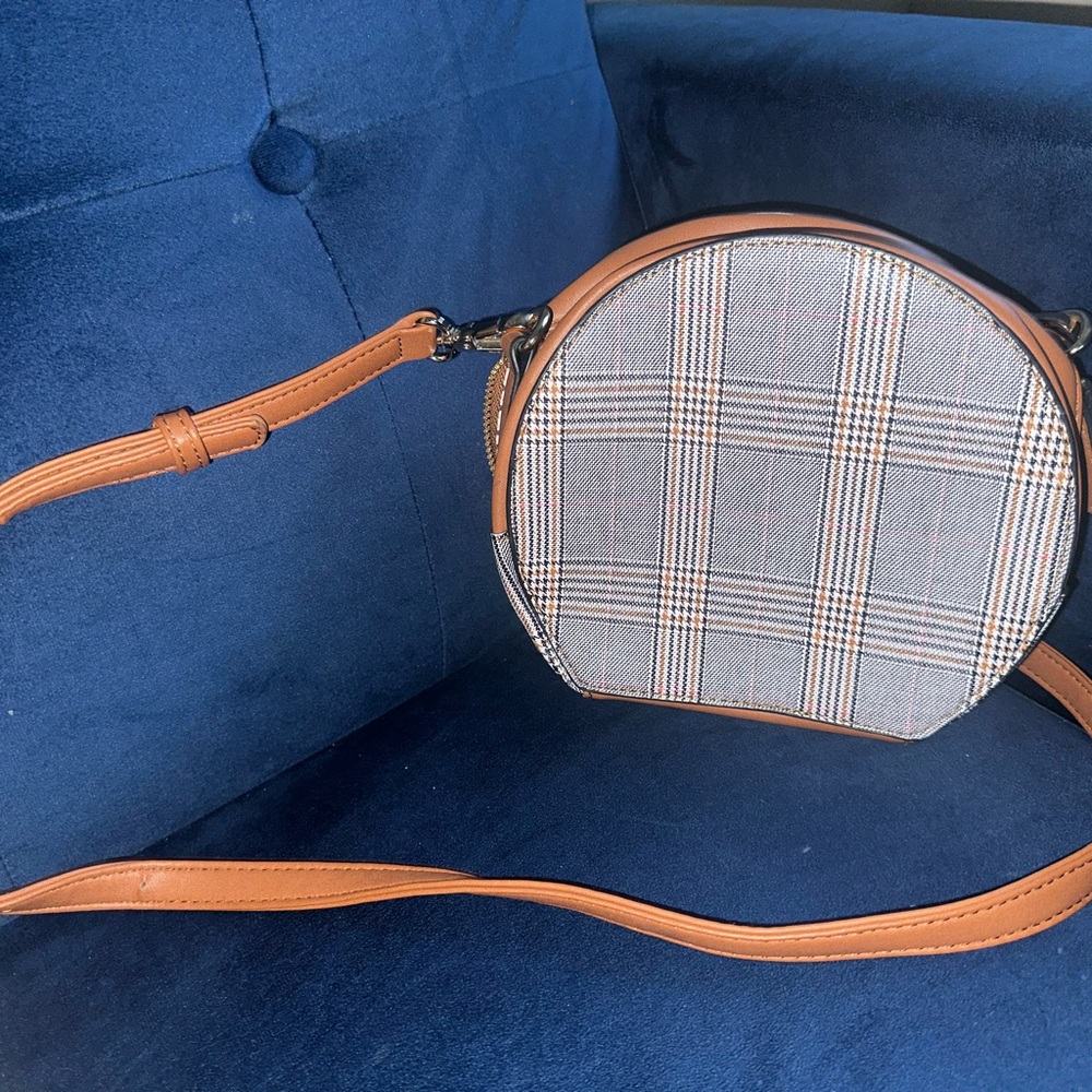 Circular leather bag from LF